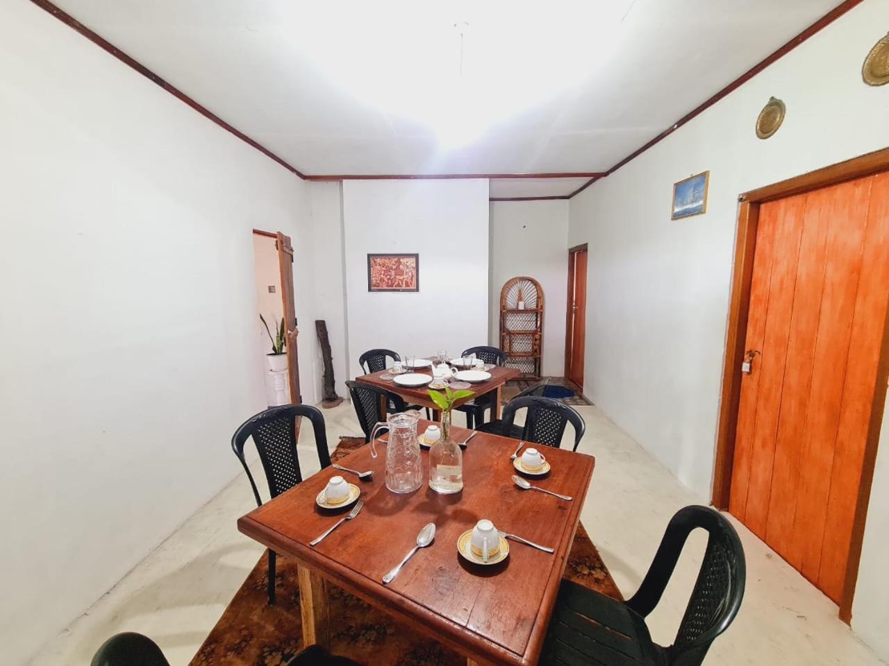 Sasru Holiday Home นูวาราเอลิยา ภายนอก รูปภาพ