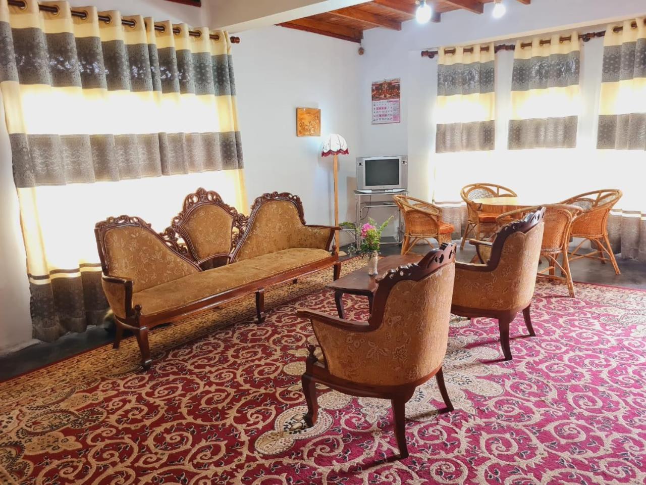 Sasru Holiday Home นูวาราเอลิยา ภายนอก รูปภาพ