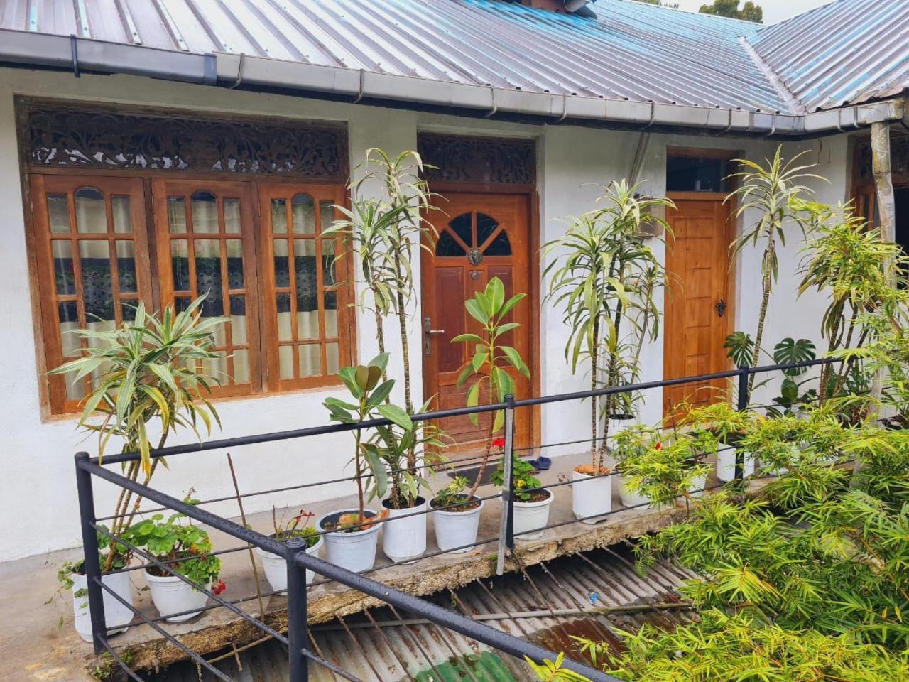 Sasru Holiday Home นูวาราเอลิยา ภายนอก รูปภาพ
