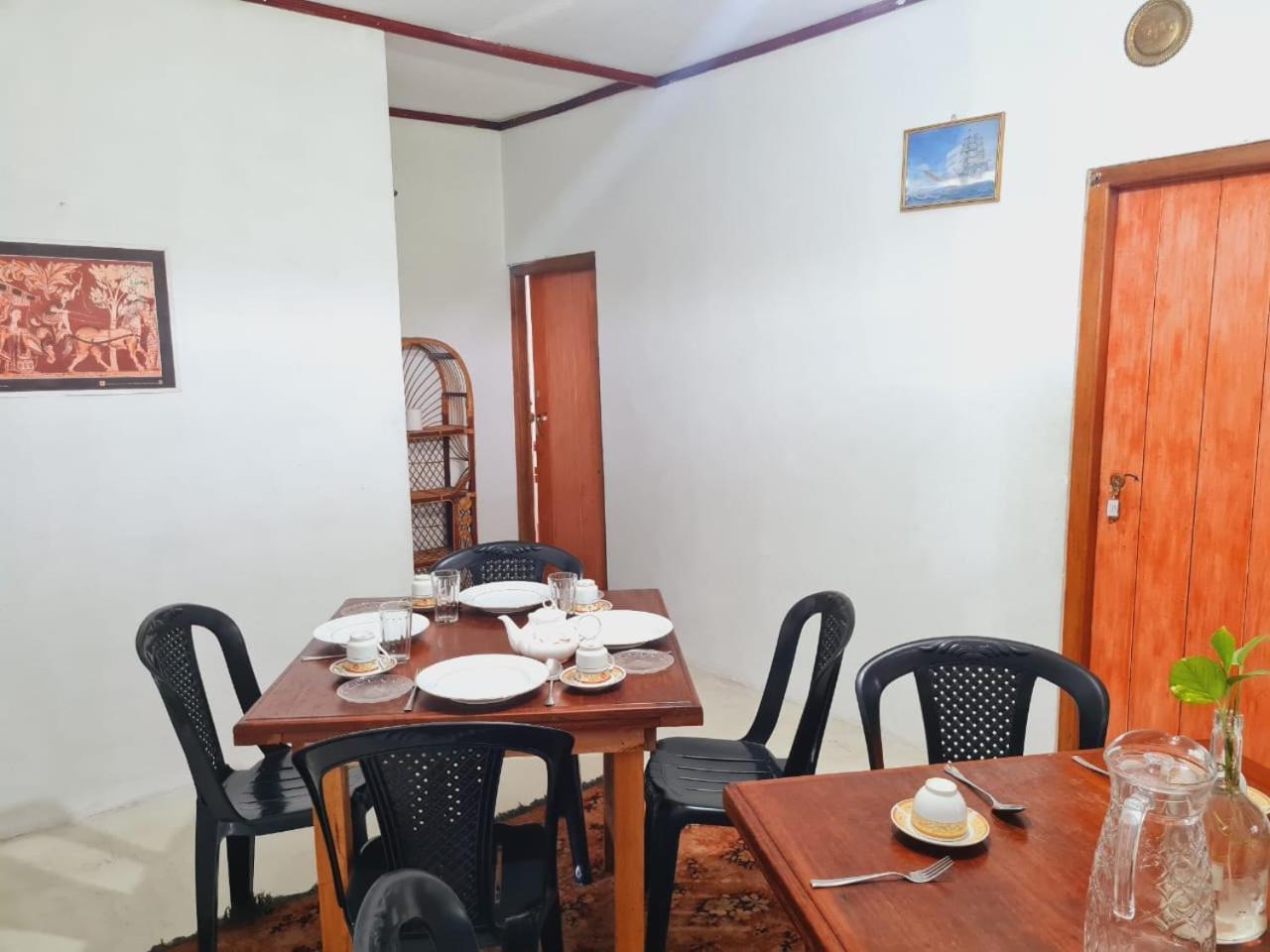 Sasru Holiday Home นูวาราเอลิยา ภายนอก รูปภาพ