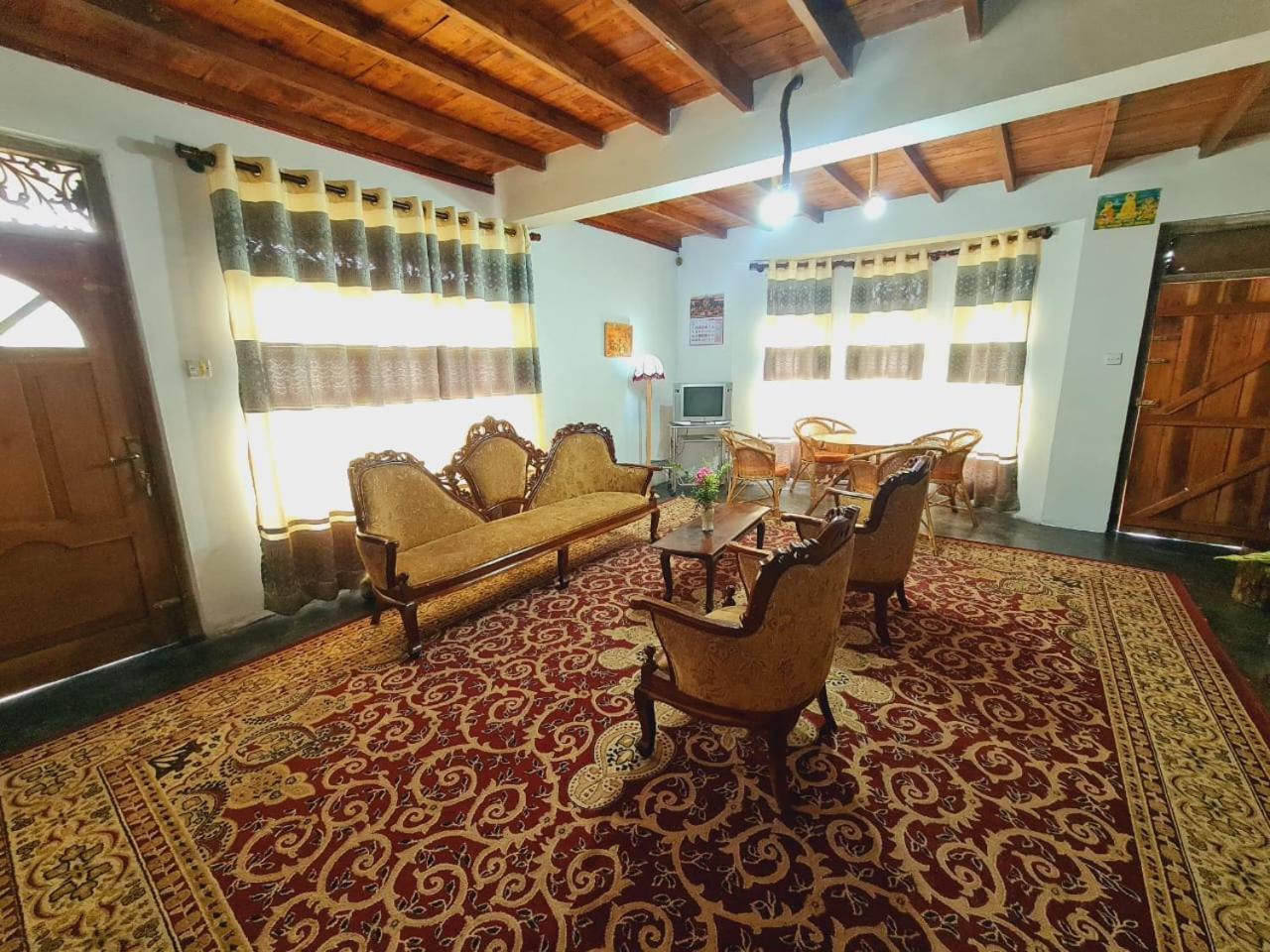Sasru Holiday Home นูวาราเอลิยา ภายนอก รูปภาพ