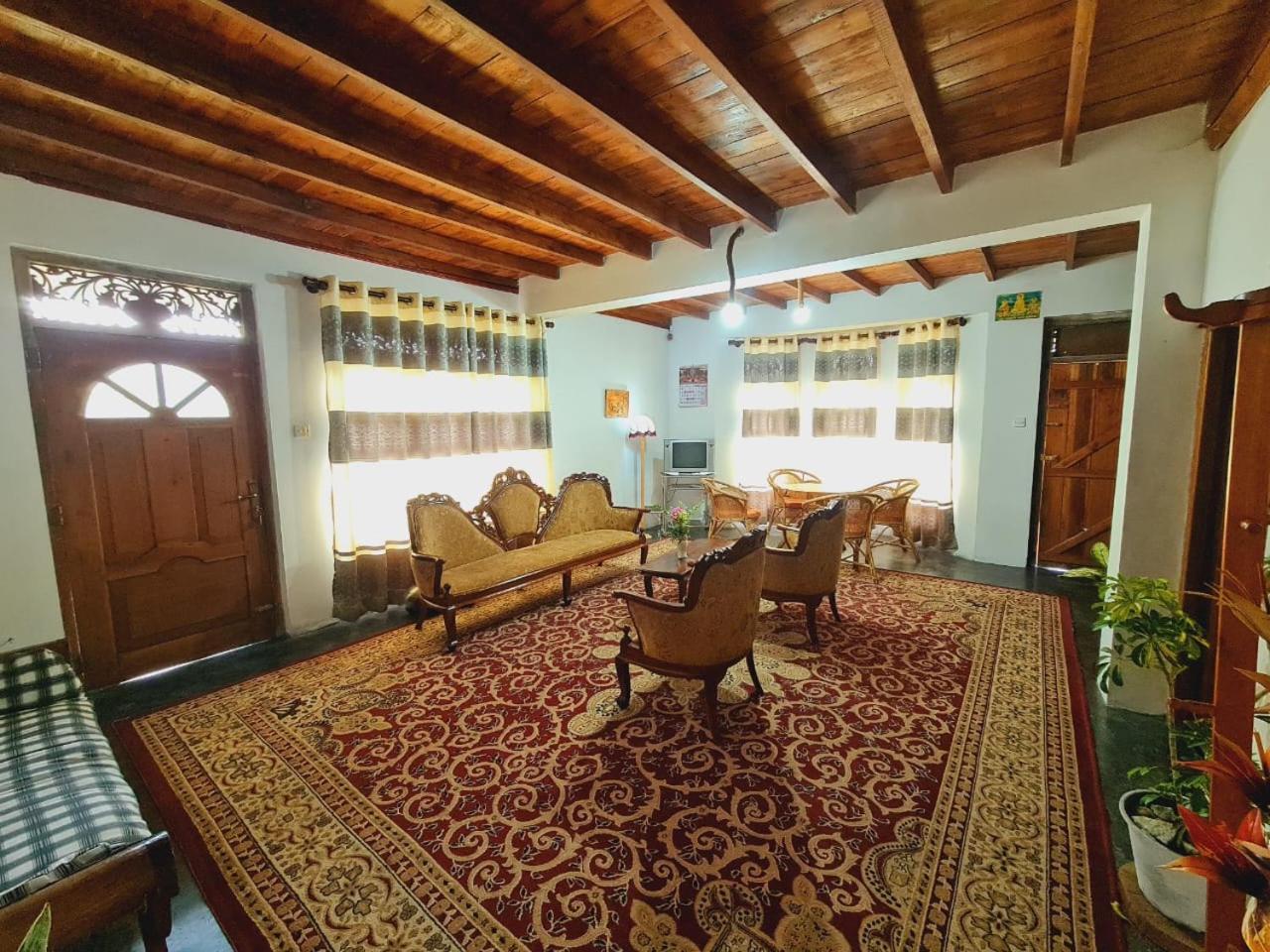 Sasru Holiday Home นูวาราเอลิยา ภายนอก รูปภาพ